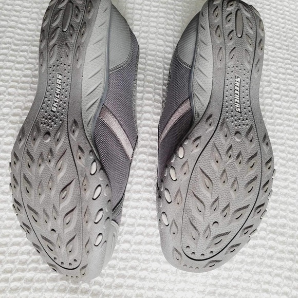 BRAND NEW WOMEN’S SKECHER SLIP-ONS - Picture 4 of 4